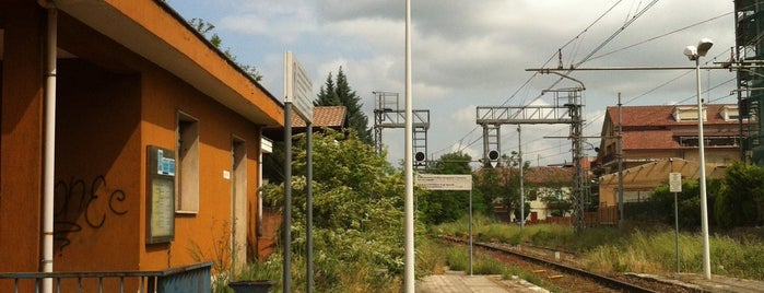 stazione di Torano is one of le stazioni invisibili.