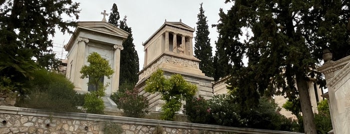 Heinrich Schliemanns Mausoleum is one of Greece.