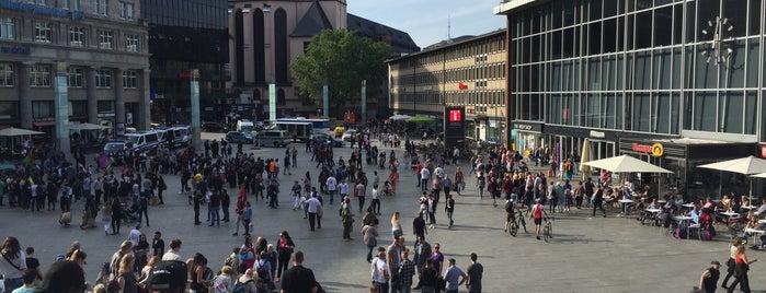 Bahnhofsvorplatz is one of Cologne´s best spots.