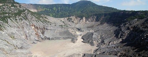 Gunung Tangkuban Parahu is one of Worth places to be visiting.