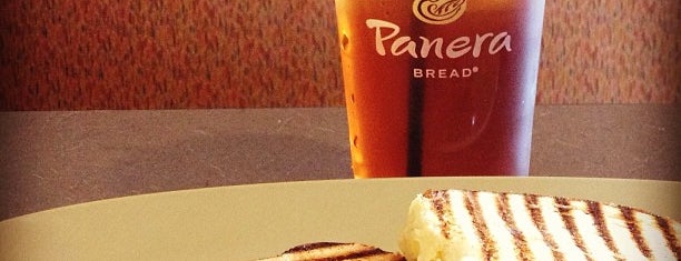 Panera Bread is one of Locais curtidos por Mujde.