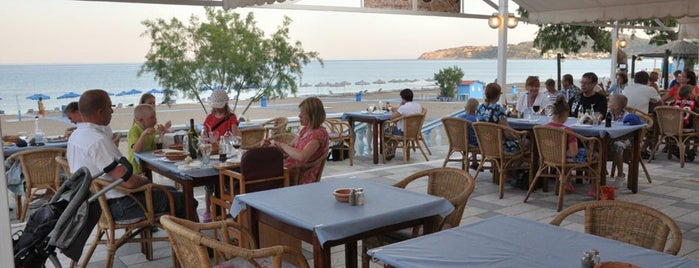 Ilios Restaurant is one of สถานที่ที่บันทึกไว้ของ Alexander.