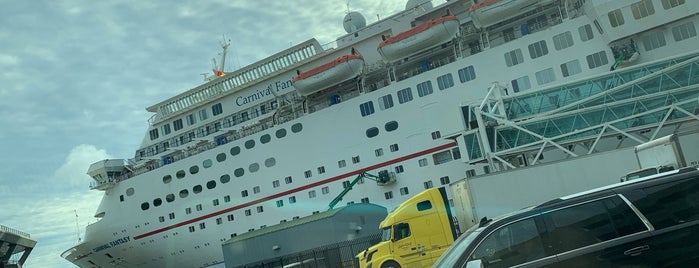 Carnival Fantasy is one of Tempat yang Disukai Jordan.