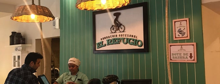 Panaderia Artesanal "El Refugio" is one of Tempat yang Disukai Lorelo.