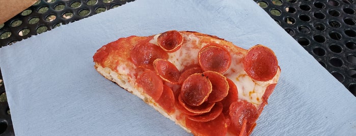 Pizza Motus is one of Posti che sono piaciuti a Ailie.