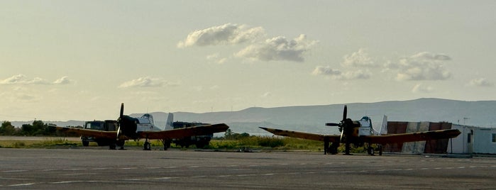 Kefalonia International Airport Anna Pollatou (EFL) is one of สถานที่ที่ Ernesto ถูกใจ.