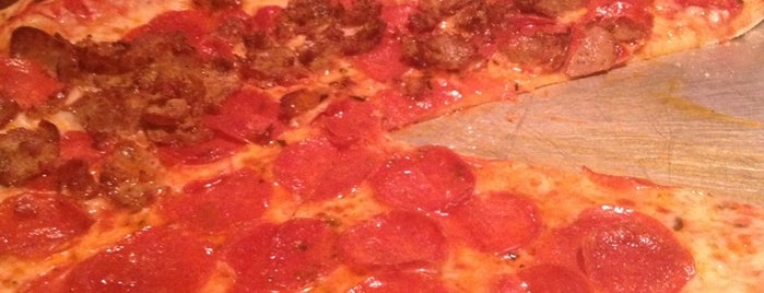 Big Bill's NY Pizza is one of Lugares favoritos de Steve.