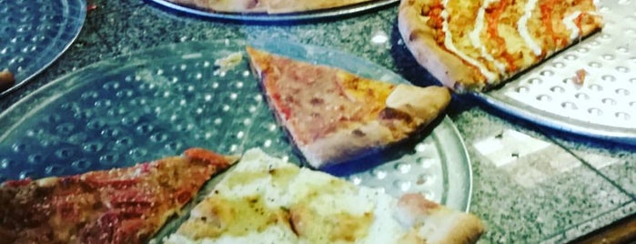 La Festa Brick & Brew Pizzeria is one of Tom's Pizza List (Best Places).