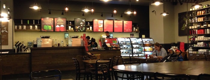 Starbucks is one of Tempat yang Disukai Barış.