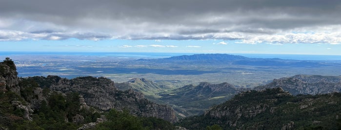 Mont Caro is one of Pueblos y lugares.