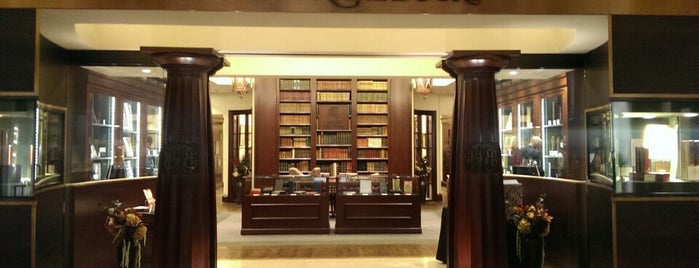 Bauman Rare Books is one of สถานที่ที่ Al ถูกใจ.