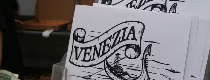 Venezia Pizza and Pasta is one of Locais curtidos por Virginia.