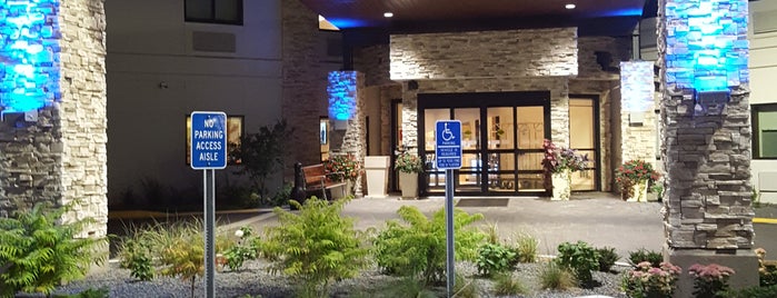 Holiday Inn Express Roseville-St. Paul is one of Tasteful Travelerさんのお気に入りスポット.