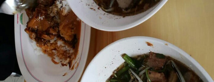 Rote Yiam Beef Noodle is one of Locais curtidos por sobthana.