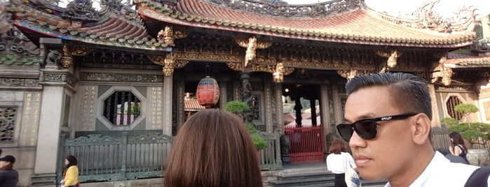 Longshan Temple is one of Tempat yang Disukai sobthana.