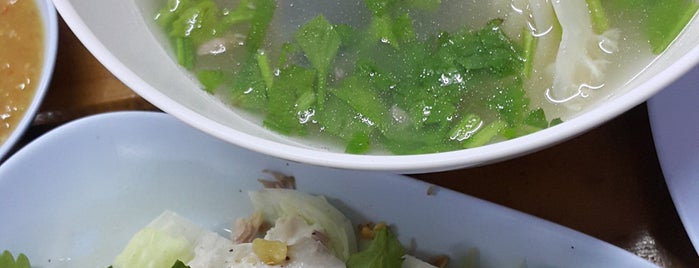 ข้าวต้มปลาเกาะสีชัง is one of Posti che sono piaciuti a sobthana.