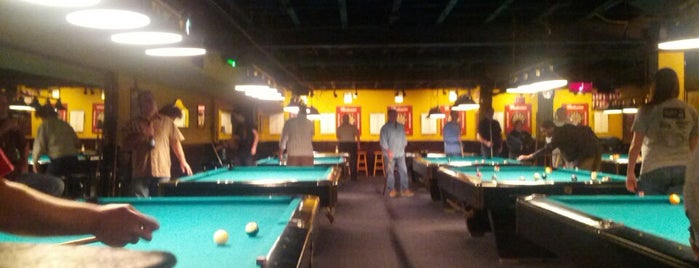 Snooker's Sports Pub is one of Ayanaさんのお気に入りスポット.