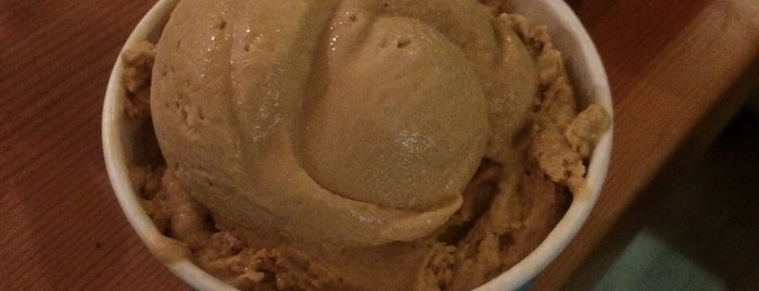 Molly Moon's Homemade Ice Cream is one of Ozge’s Liked Places.