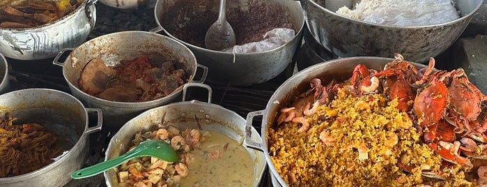 Mercado de Bazurto is one of Cartagena 🇨🇴.