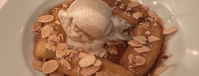 Keens Steakhouse is one of The 15 Best Places for Banana Fosters in New York City.