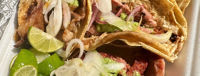 Los De Arrachera Grill is one of Tacos.