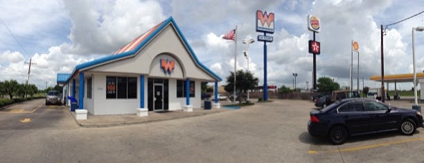 Whataburger is one of Locais curtidos por Andrew.