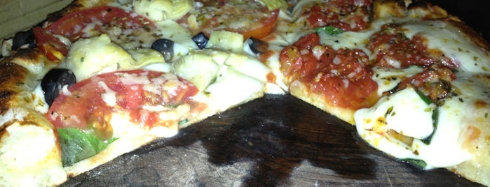 Sol Pizzas is one of สถานที่ที่บันทึกไว้ของ Manuela.