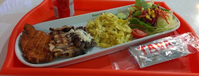 Green Salads is one of Lugares favoritos de Bedriye.