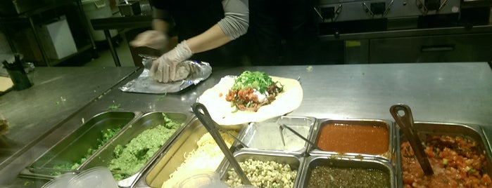 Chipotle Mexican Grill is one of Tempat yang Disukai GK.