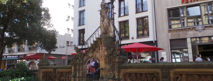 Heinzelmännchenbrunnen is one of Köln.