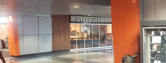 Starbucks is one of สถานที่ที่ Camilo ถูกใจ.