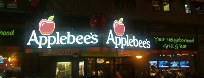 Applebee's Grill + Bar is one of สถานที่ที่ Miguel ถูกใจ.