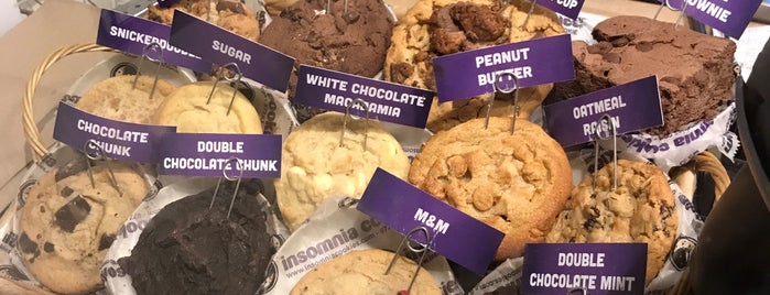 Insomnia Cookies is one of Rachelさんのお気に入りスポット.