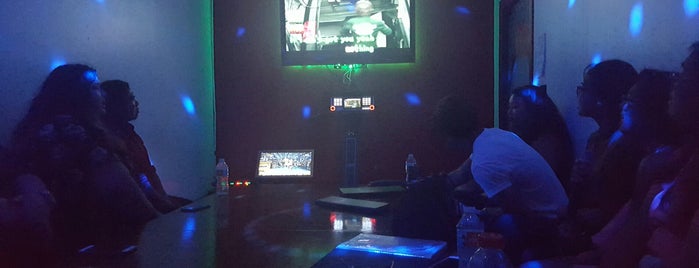 Tampa Karaoke is one of สถานที่ที่ Marlon ถูกใจ.