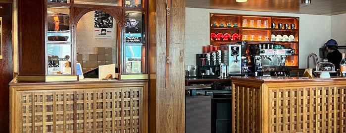 Pacino Espresso Bar is one of ♠ 가로수길 지역전문가 ♠.