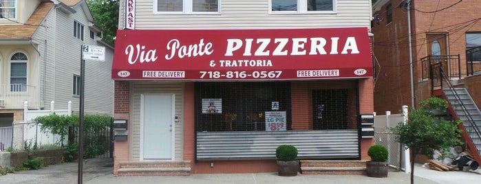 Via Ponte Pizzeria is one of Tempat yang Disukai Lizzie.