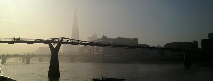 Millennium Köprüsü is one of 1000 Things To Do In London (pt 3).