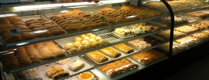 Weikel's Bakery is one of Lugares favoritos de Andrea.