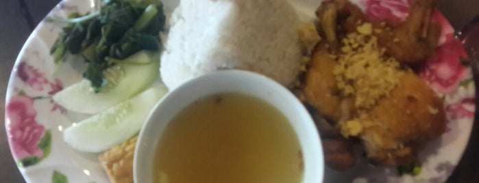 Kafe Ayam Penyet Lamongan is one of Favorite Food.