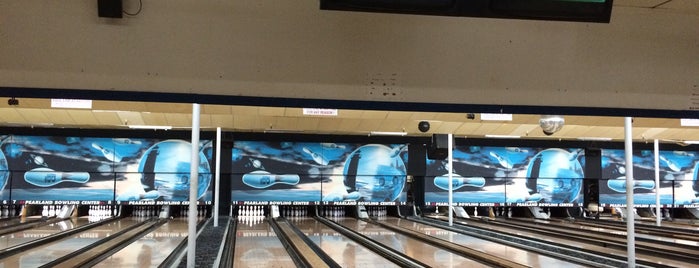 Pearland Bowling Center is one of สถานที่ที่ Laura ถูกใจ.