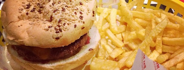 Big J's Burger is one of We Love Veggie Burgers'in Beğendiği Mekanlar.