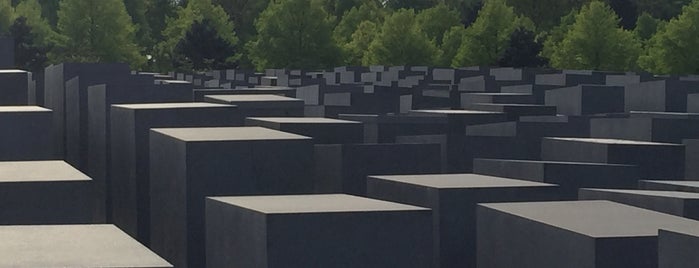 Memorial untuk Orang-orang Yahudi yang Terbunuh di Eropa is one of My Berlin.