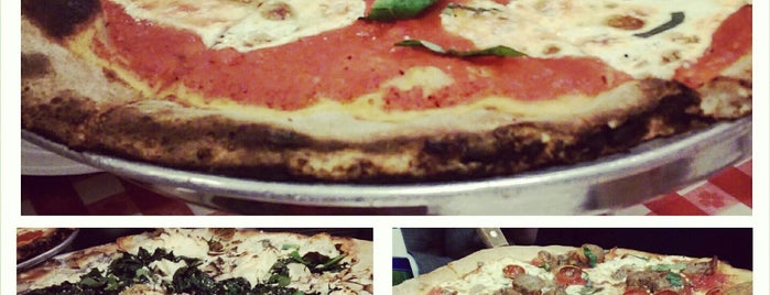 Lombardi's Coal Oven Pizza is one of Divya : понравившиеся места.