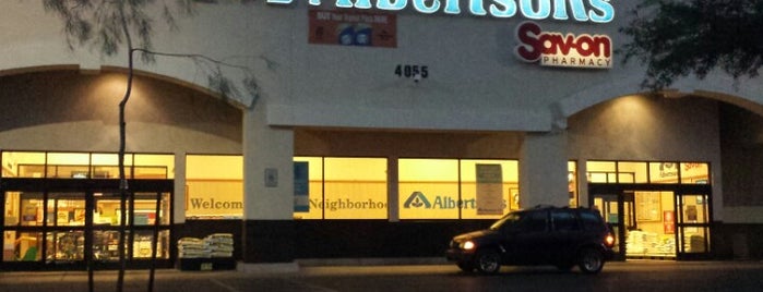 Albertsons is one of Locais curtidos por Blondie.