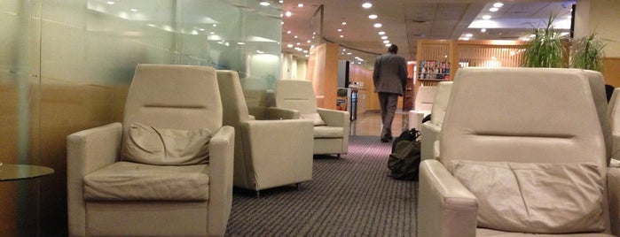 Salón Neruda LAN Lounge is one of Aeropuertos del mundo.
