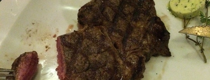 Steakhaus Asador is one of Elenaさんのお気に入りスポット.