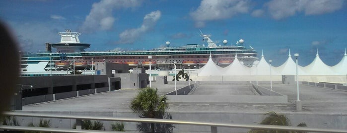 PortMiami Terminal G is one of Locais curtidos por JR umana.