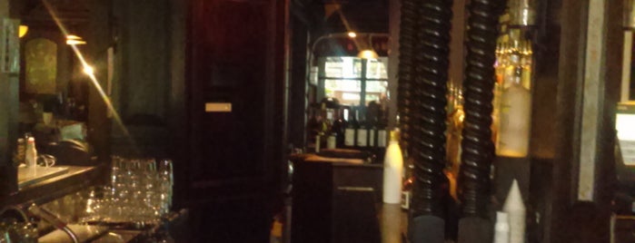 Fado Irish Pub is one of Tempat yang Disimpan JR umana.
