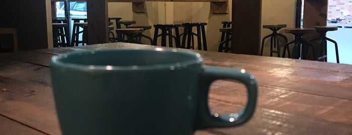 COFFEEOLOGY is one of สถานที่ที่ Woo ถูกใจ.