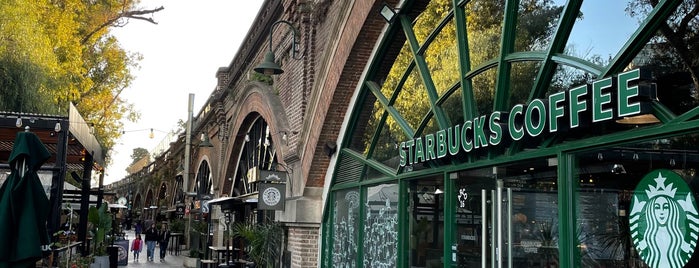 Starbucks is one of Mi Buenos Aires.